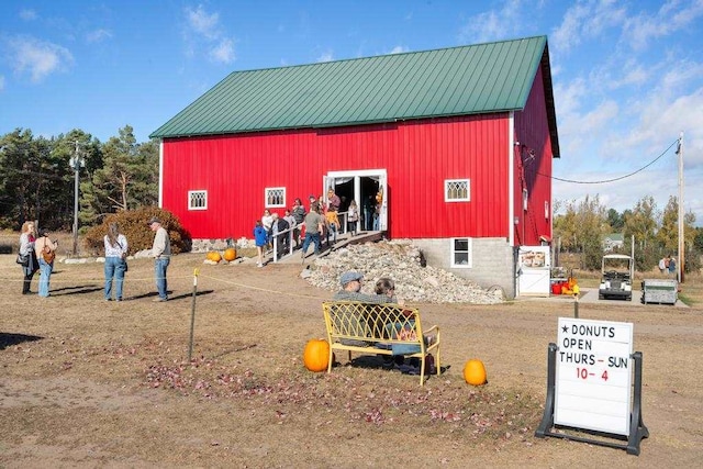 view of outdoor structure