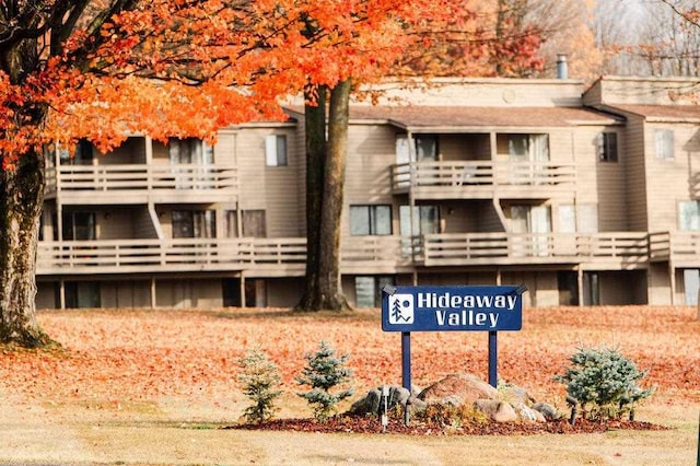 1185 Hideaway Valley Dr Unit 5, Harbor Springs, MI 49740 - view of building exterior
