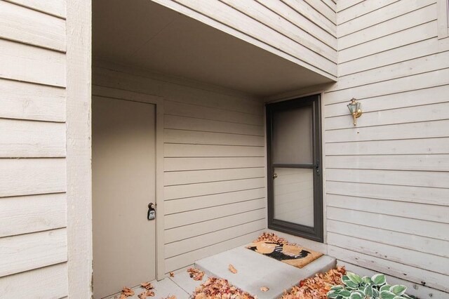 1185 Hideaway Valley Dr Unit 5, Harbor Springs, MI 49740 - view of exterior entry