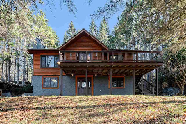 view of front facade featuring a wooden deck