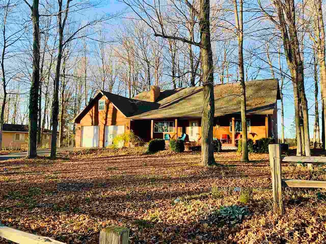 ranch-style home with a porch