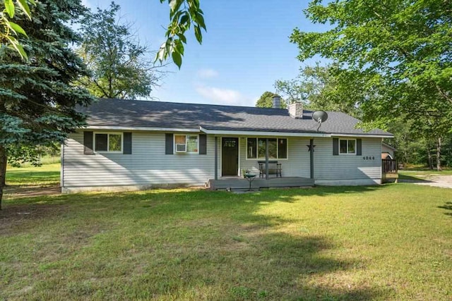 view of front of house featuring a porch and a front yard