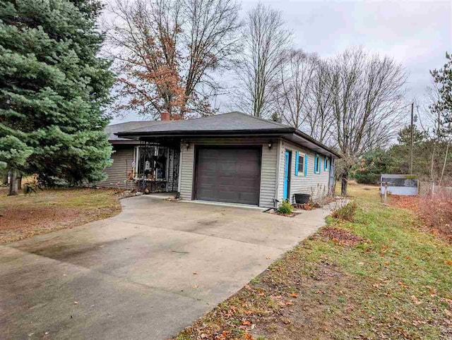 view of front of home featuring a storage shed and a garage