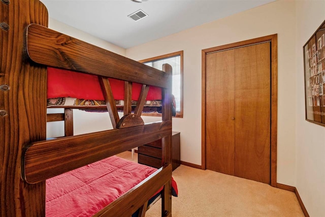 bedroom featuring carpet floors and a closet