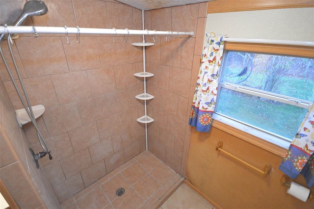 bathroom featuring a tile shower