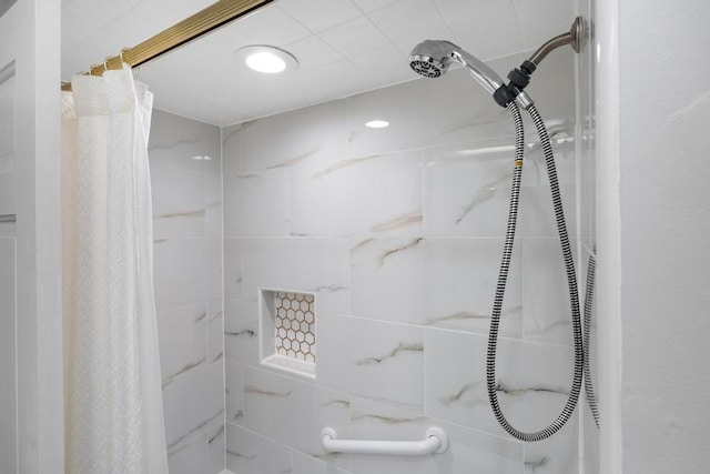 bathroom featuring a shower with curtain
