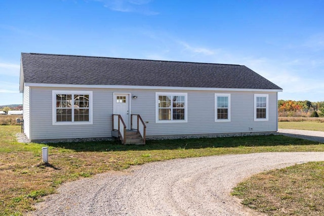 view of front facade featuring a front lawn