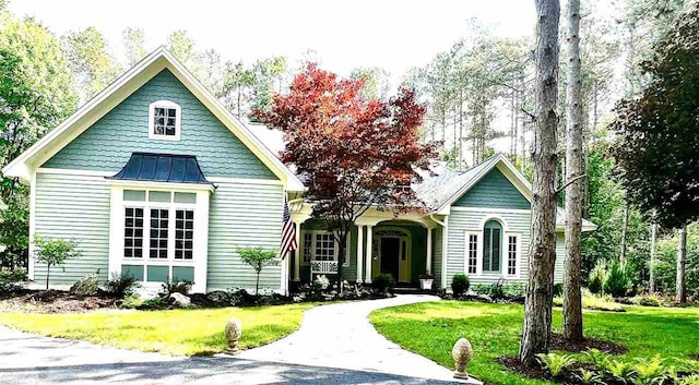 view of front facade with a front lawn