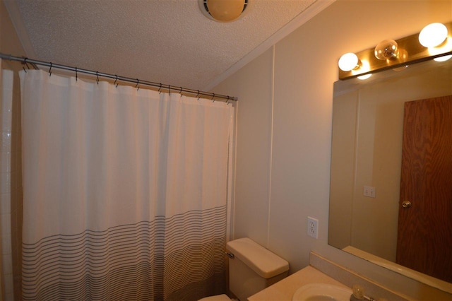 bathroom featuring a shower with curtain, a textured ceiling, toilet, vanity, and ornamental molding