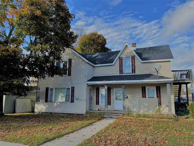 view of front of home with a front yard