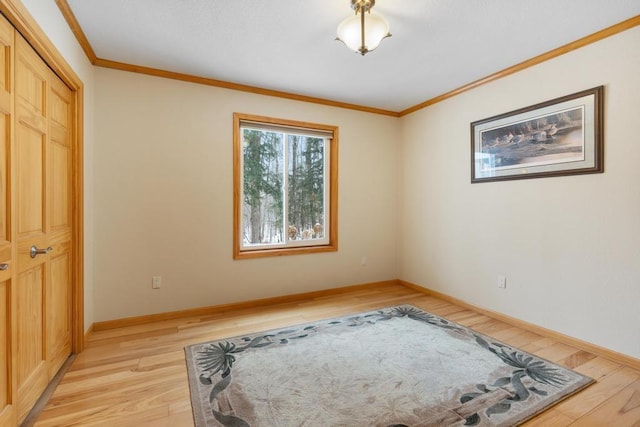 unfurnished room with light hardwood / wood-style floors and crown molding