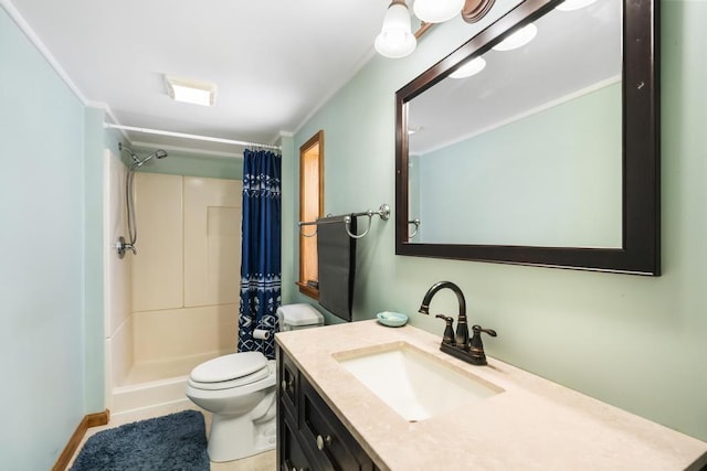 bathroom with a shower with curtain, vanity, and toilet