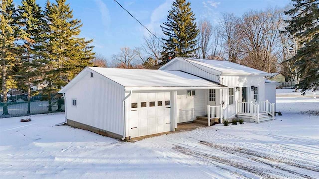 view of front facade featuring a garage