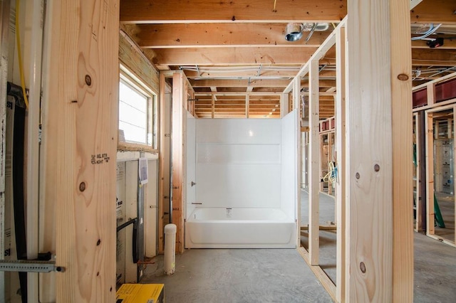 bathroom featuring a bathing tub