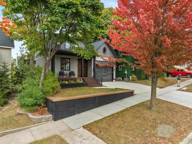 view of front of property featuring a porch