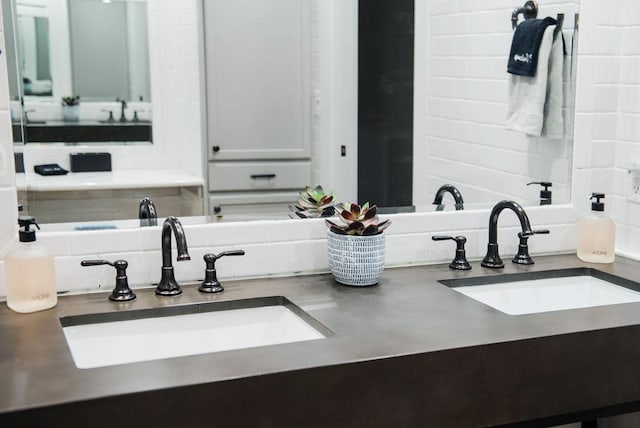 bathroom featuring tasteful backsplash and vanity