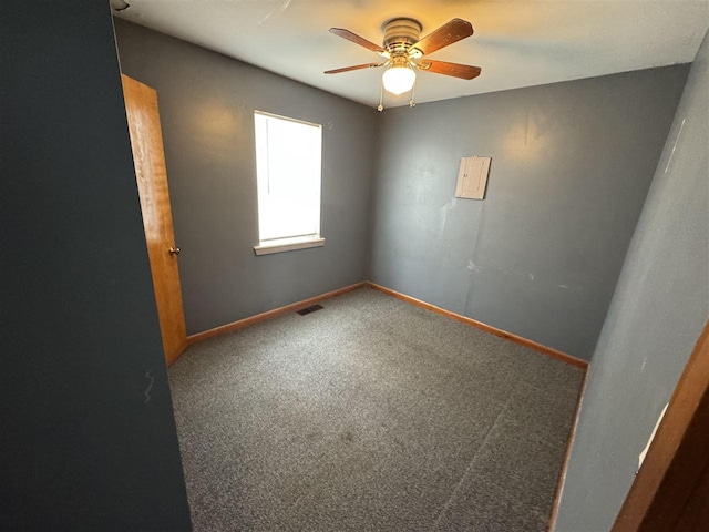 carpeted empty room featuring ceiling fan