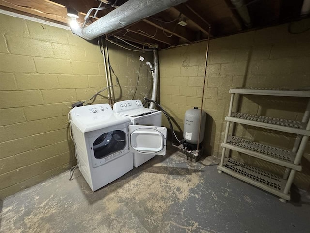 washroom featuring washer and clothes dryer