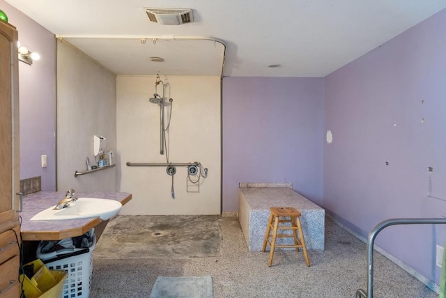 bathroom featuring sink