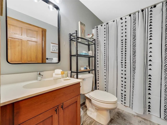 bathroom featuring a shower with curtain, vanity, and toilet