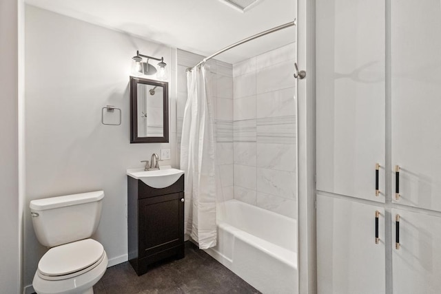 full bathroom with shower / bath combination with curtain, baseboards, vanity, and toilet