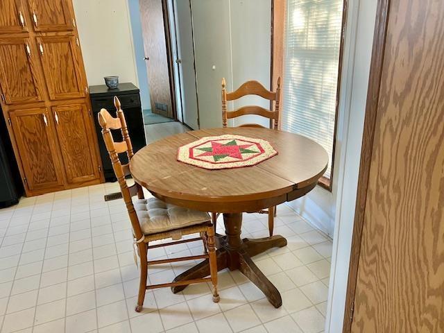 dining room featuring light tile patterned floors