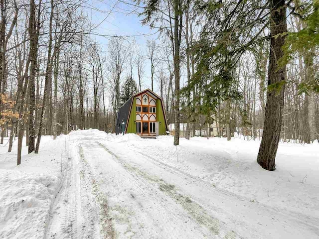 yard covered in snow featuring a garage