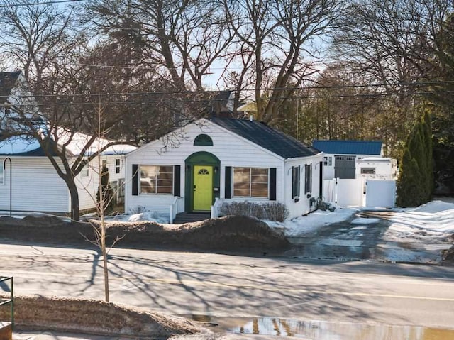 ranch-style house featuring a gate