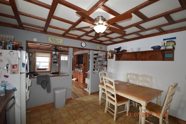 dining room with ceiling fan