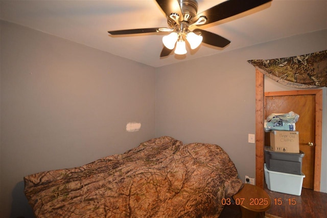 bedroom featuring ceiling fan