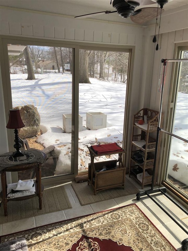 entryway with a ceiling fan