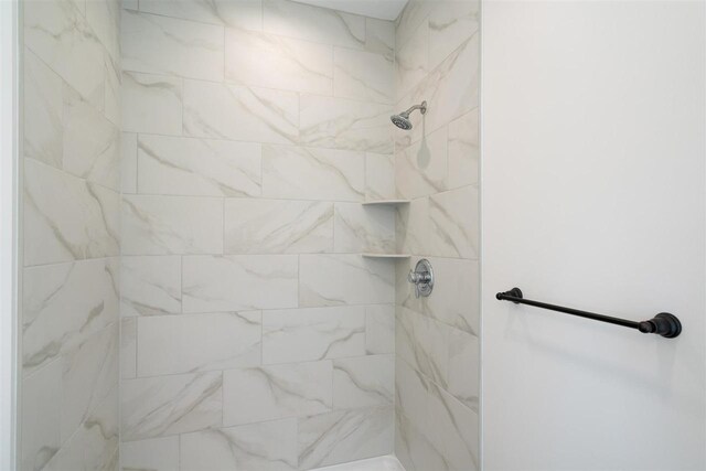 bathroom featuring tiled shower