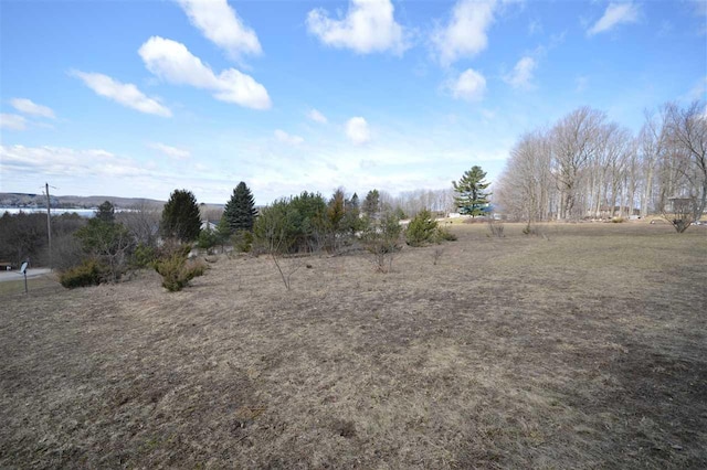 107 Lakeview Dr, East Jordan, MI 49727