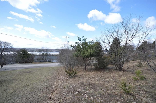107 Lakeview Dr, East Jordan, MI 49727