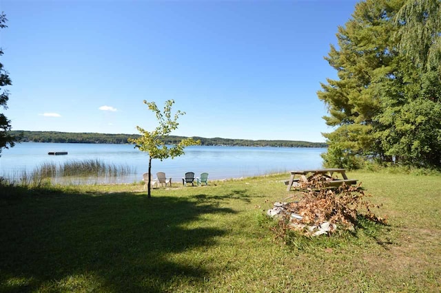 107 Lakeview Dr, East Jordan, MI 49727