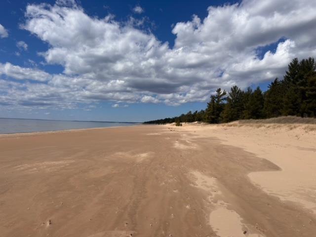 W Top O The Lake Rd, Gulliver, MI 49840
