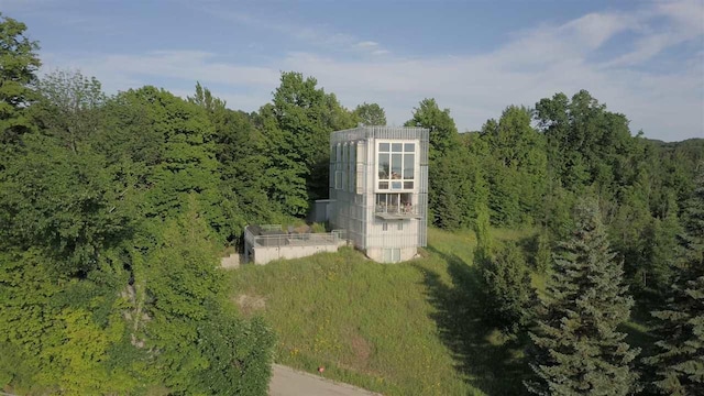 birds eye view of property with a wooded view