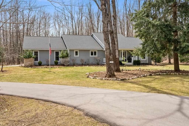 8913 Horseshoe Dr, Harbor Springs, MI 49740 - ranch-style house featuring a front yard