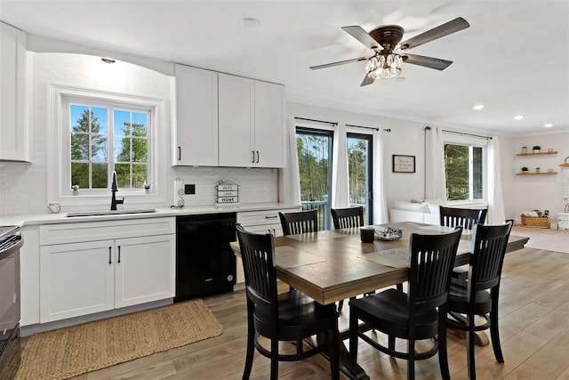 dining space with crown molding, a ceiling fan, recessed lighting, and light wood-type flooring