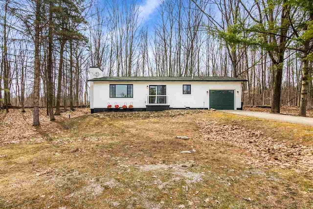 view of front of house with driveway and a garage