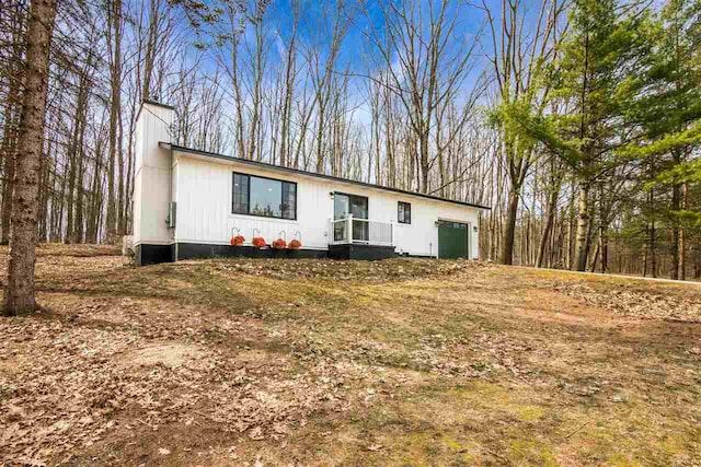 manufactured / mobile home featuring a garage