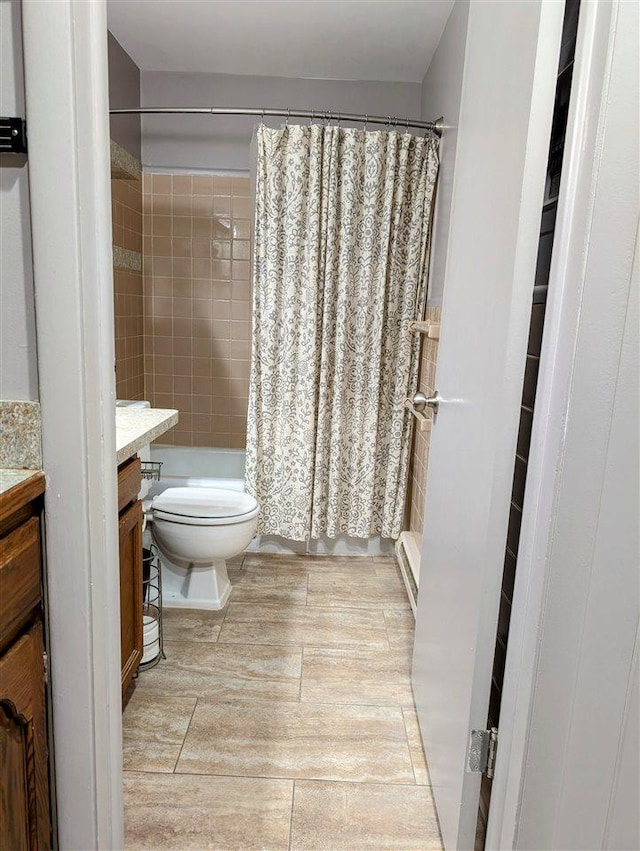 bathroom featuring vanity, a shower with shower curtain, wood finished floors, and toilet
