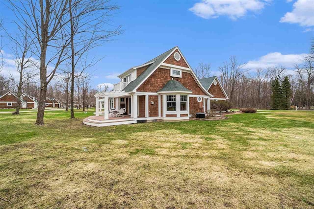 view of front of house featuring a front yard