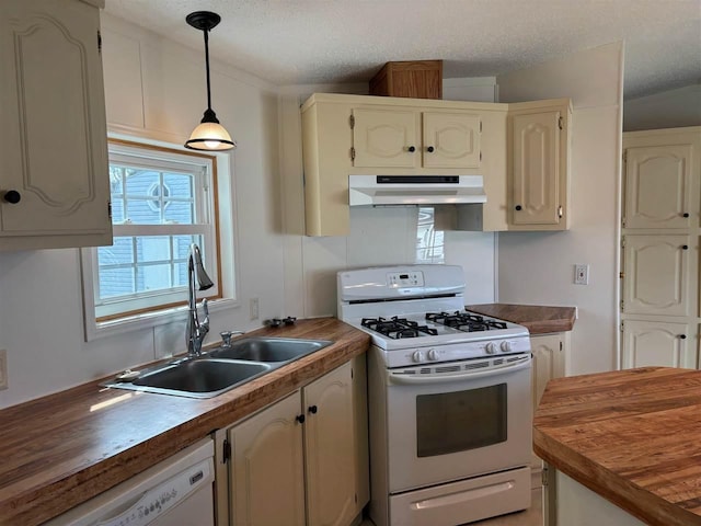 kitchen featuring a sink, under cabinet range hood, white appliances, and a textured ceiling