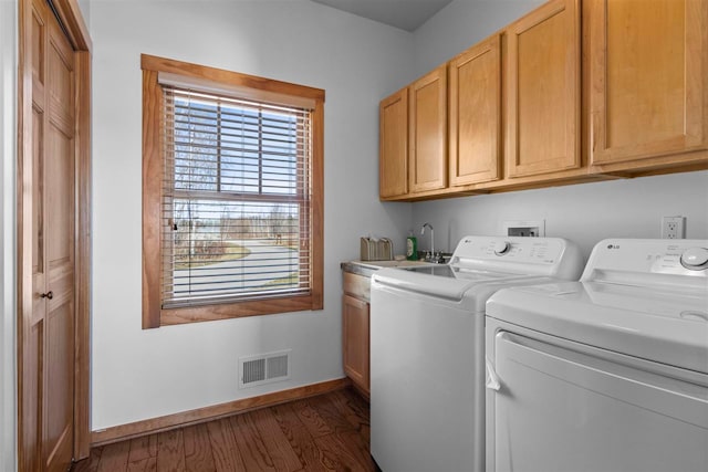 washroom featuring visible vents, washer and dryer, baseboards, dark wood-style floors, and cabinet space