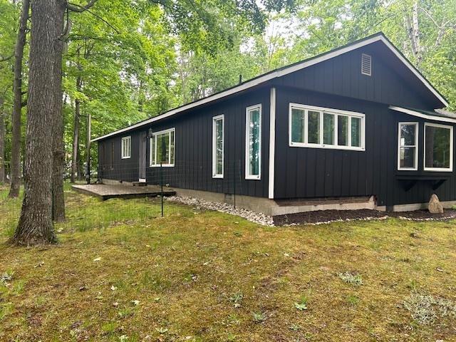 8118 E Mitchell St, Petoskey, MI 49770 - view of side of property featuring a yard