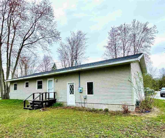 1368 S M-88, Bellaire, MI 49615 - rear view of property featuring a yard