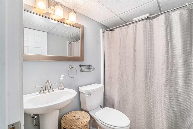 110 Hillcrest, East Jordan, MI 49727 - bathroom featuring a drop ceiling, toilet, curtained shower, and a sink