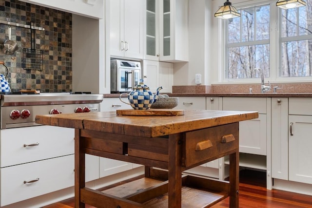 334 Birchwood Ter, Harbor Springs, MI 49740 - bar area featuring backsplash, a sink, wood finished floors, and stainless steel gas stovetop