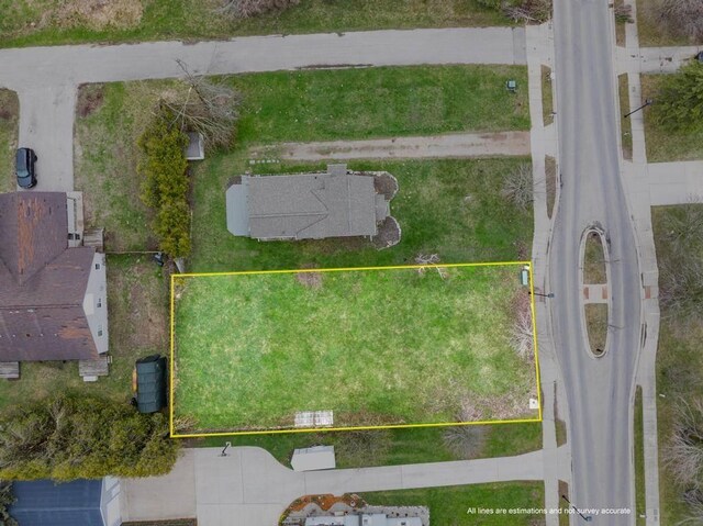 1221 Atkins St, Petoskey, MI 49770